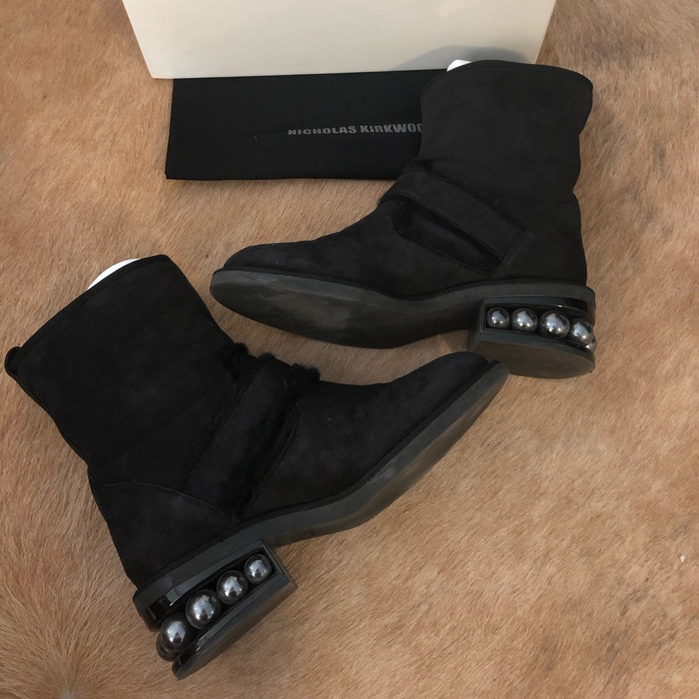 NICHOLAS KIRKWOOD
Casati shearling ankle boots